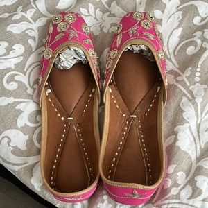 ✨2for15✨ Indian jutti with zari and stone work